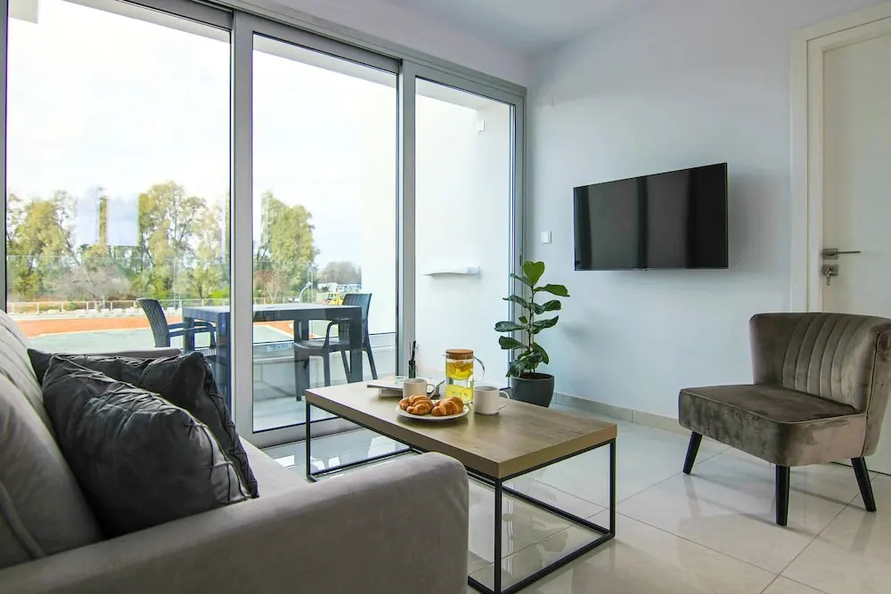 Phaedrus Living Seaside Executive Flat Harbour 208