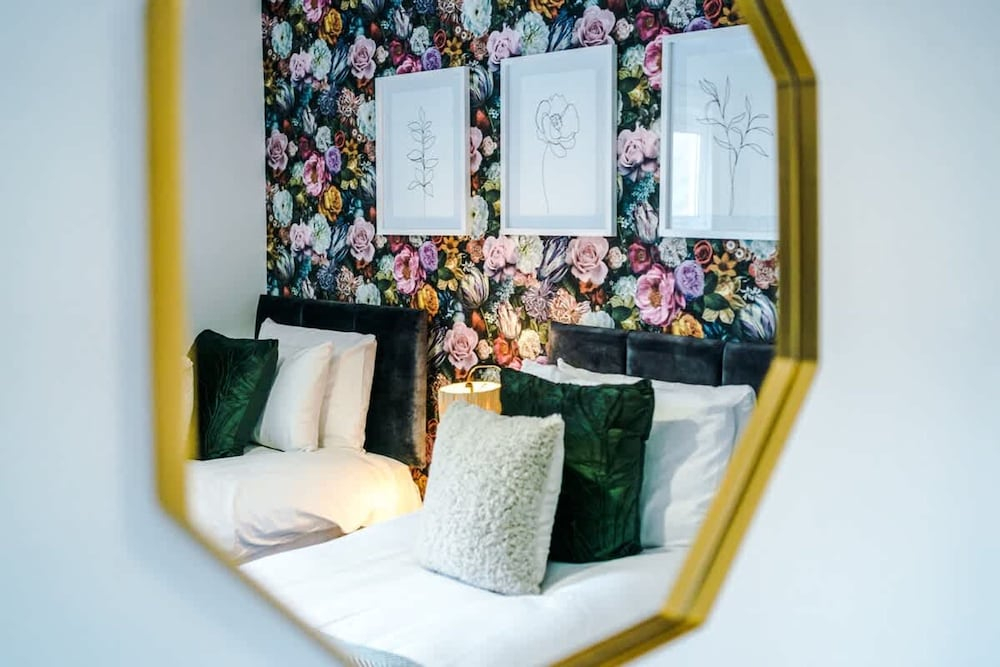 NEW Stylish Home City Centre Location Sleeps 6
