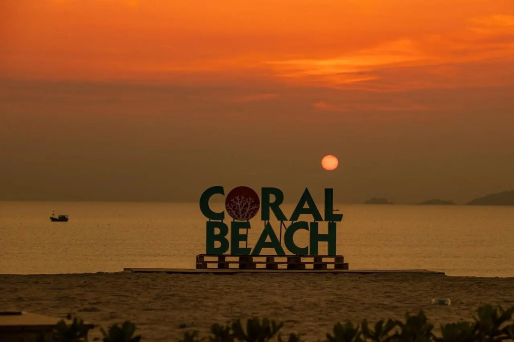 Курортный отель The Empyrean Cam Ranh Beach Resort