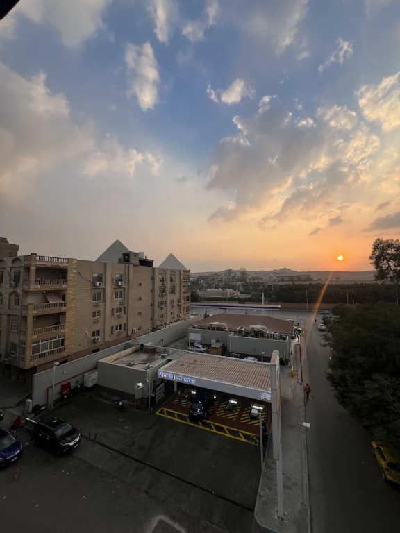 Cheristo pyramids view inn