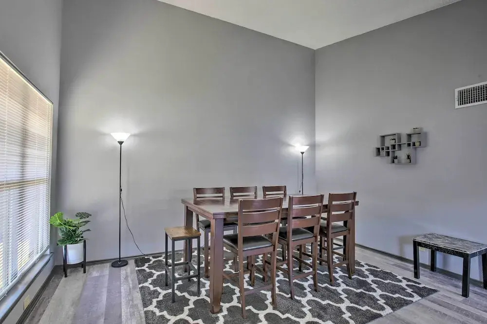 West San Antonio Home w/ Yard: 16 Mi to Dtwn!