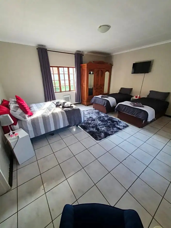 Life Tours & Accommodation