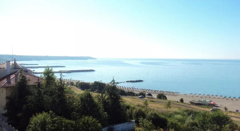 Family Hotel Lazuren Briag