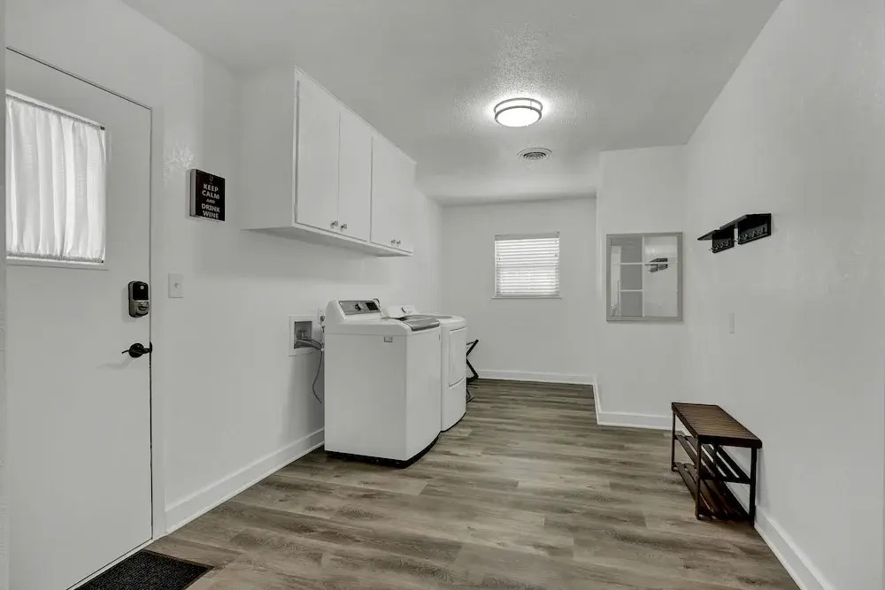New! Charming House w/ Hot Tub, Grill & Pool Table