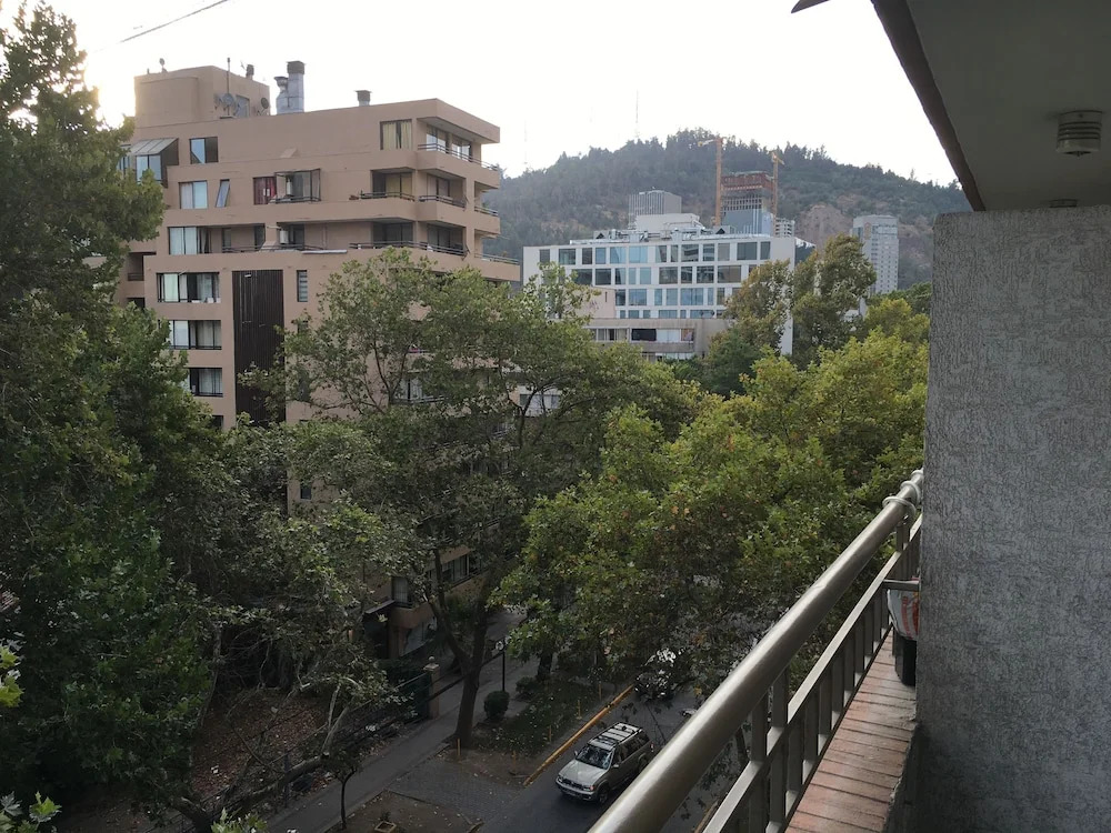 Padre Mariano Apartments by Mr BnB