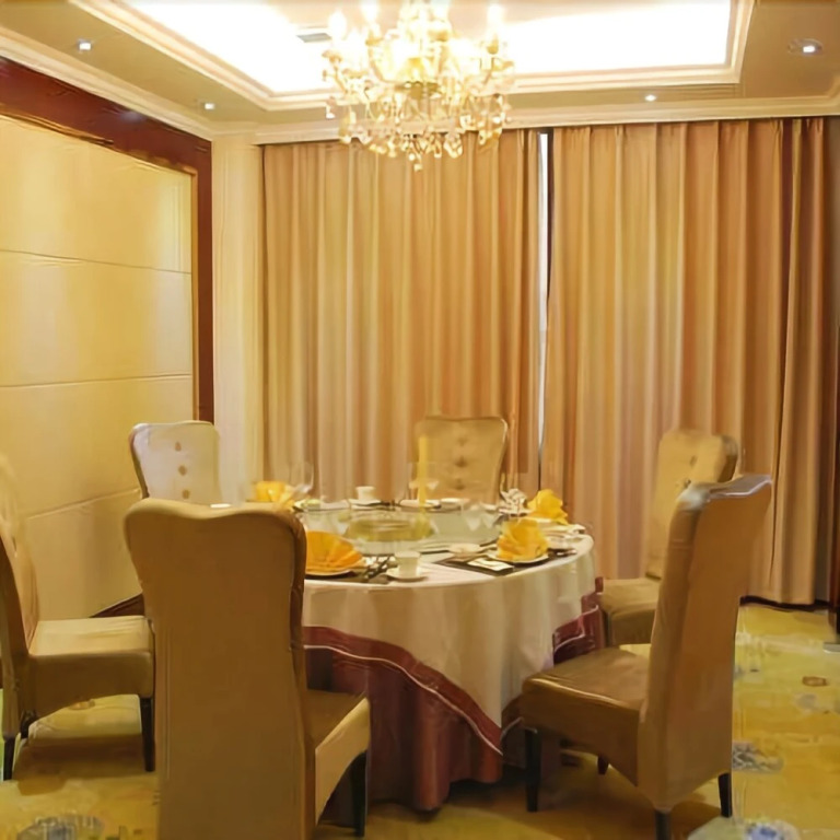 Longhu Hotel