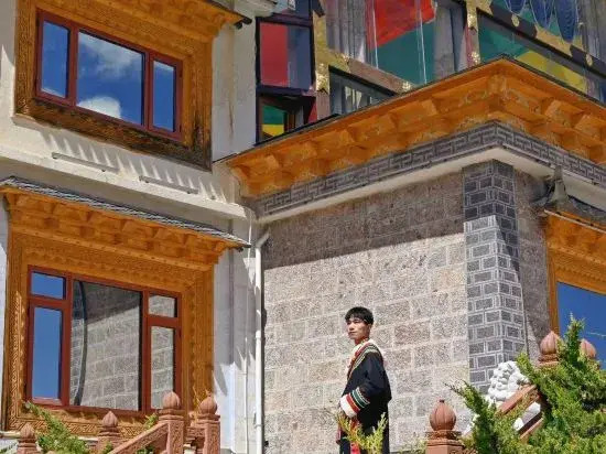 Villafound Shangri-La Womasto Resort