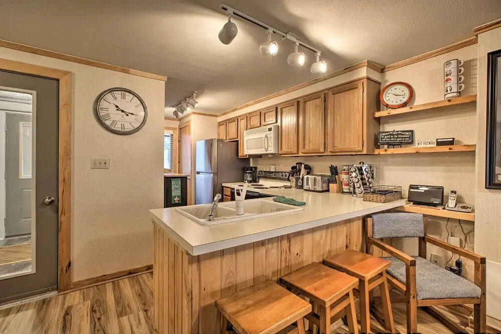 Slopeside Snowshoe Condo - Walk to Ski Lifts!