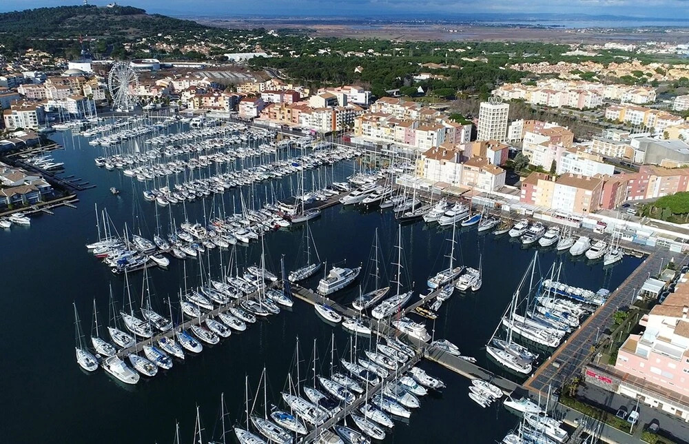 Property With 4 Bedrooms In Agde With Furnished Terrace And Wifi