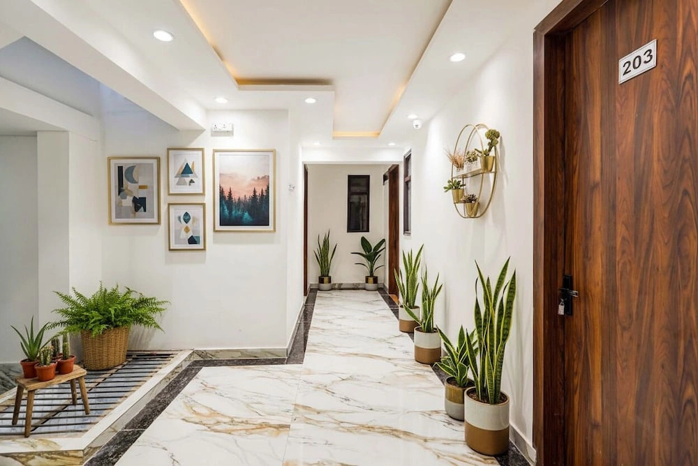 Fabhotel Golden Inn