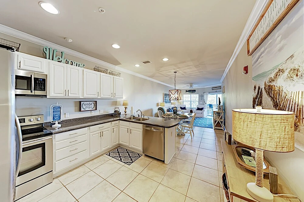 Walker Key Getaway W/ Pools, Marina & Boat Slip 3 Bedroom Condo