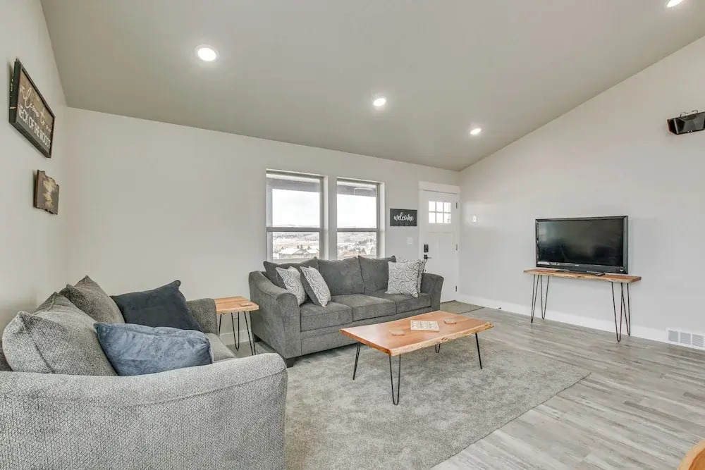 2 Mi to Bear Lake: Mtn-view Gem in Garden City