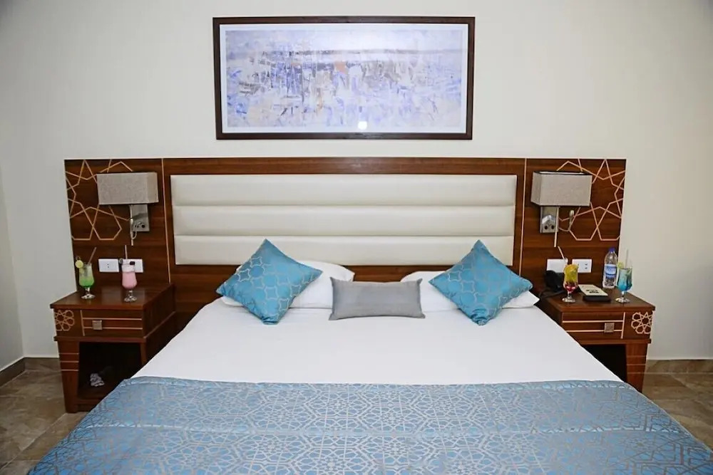 Beach albatros resort Azrak VIP Package