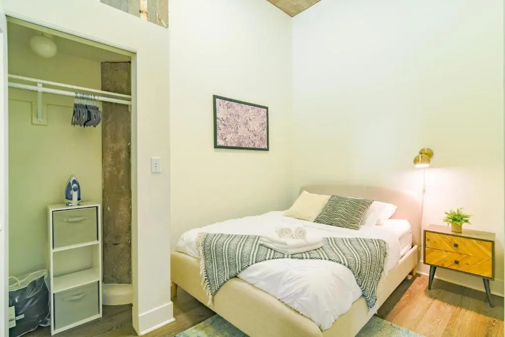 McCormick place luxury Penthouse Duplex with personal rooftop with optional parking for 8 guests