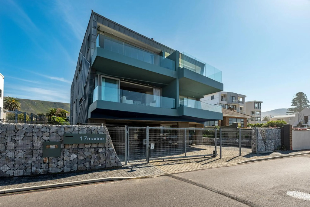 17 Marine - 3Bedroom Sea-Facing Apt101