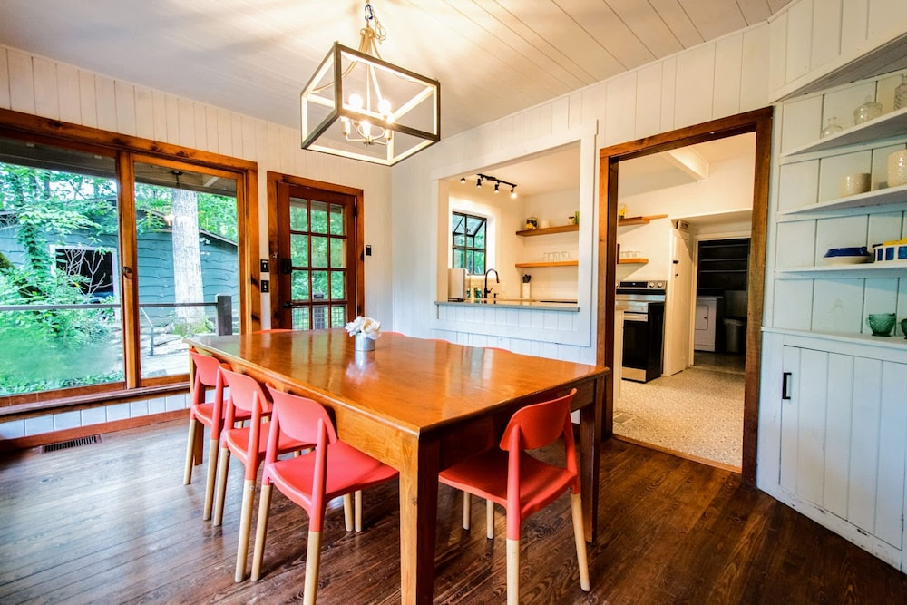 Spacious 6BR Compound w Fire Pit 15 Min to Town