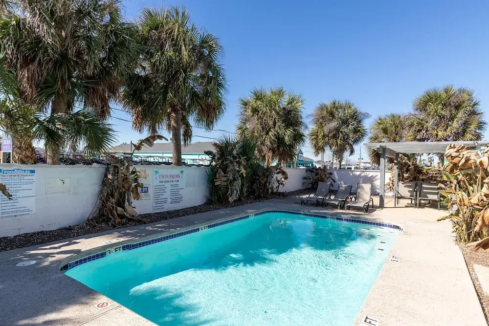 The Mermaid Inn - 4BR in Heart of Downtown Port A