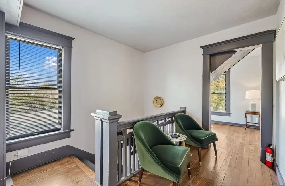 3-story 6-bedroom 4 Bathrooms 3min-asian Dist