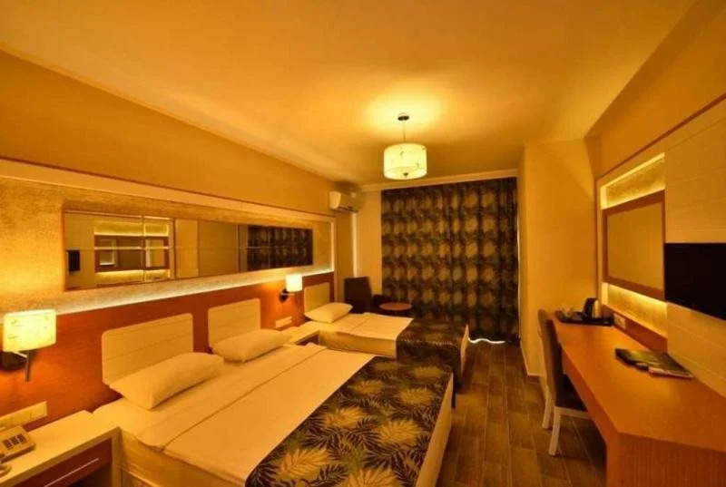 Dolphin Suite Hotel