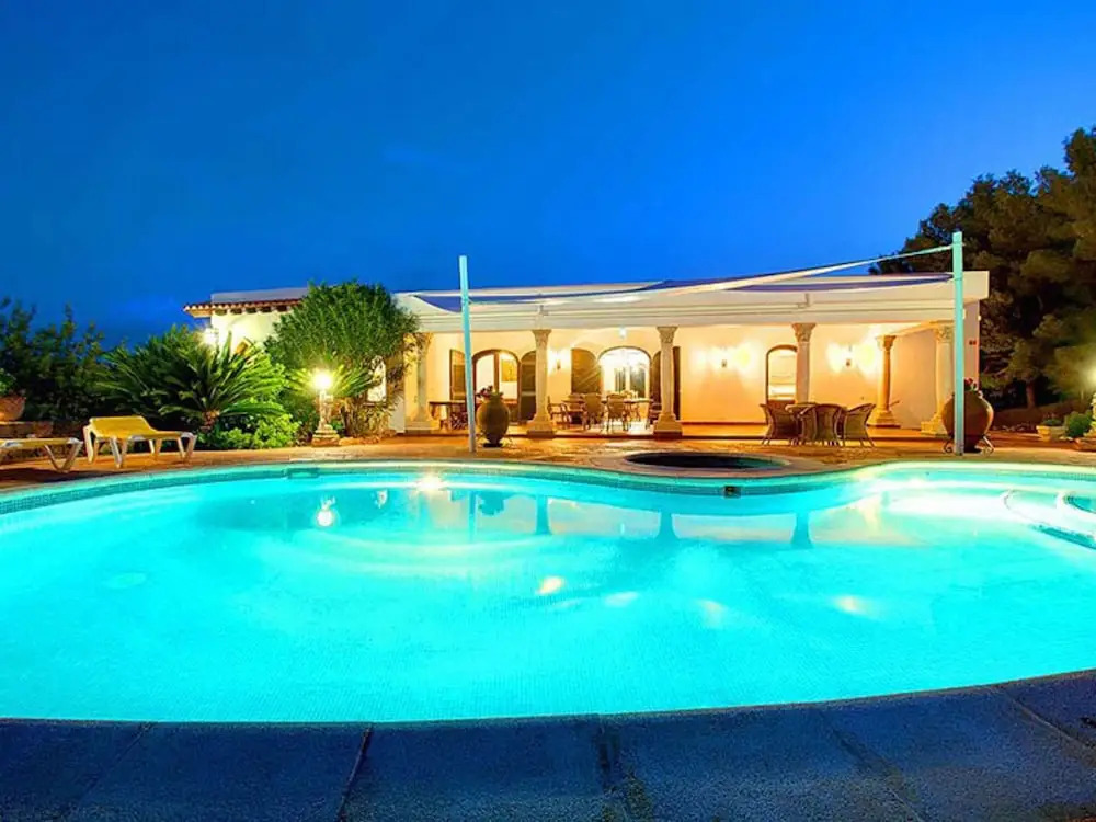 Tranquil Mansion in Santa Eulària des Riu With Swimming Pool