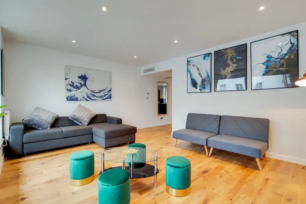 Stunning 4 Bed & 4 Bath House- Hyde Park