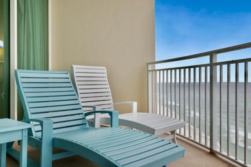 AQUA RESORT! Beachfront, 3 BR Condo! 2BR Beach Front! Sleeps 7! Free Beach Chairs
