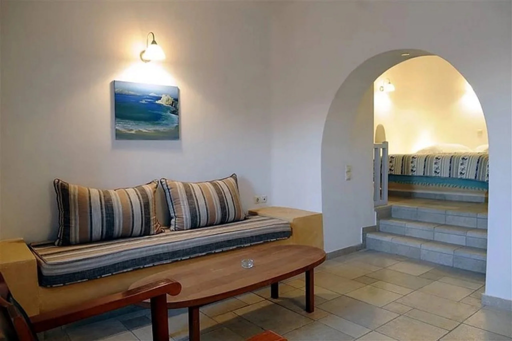 Haraki Studios & Apartments