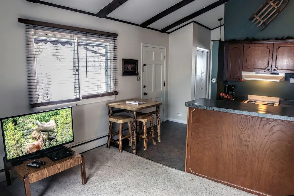 Fawn Valley Inn: 230