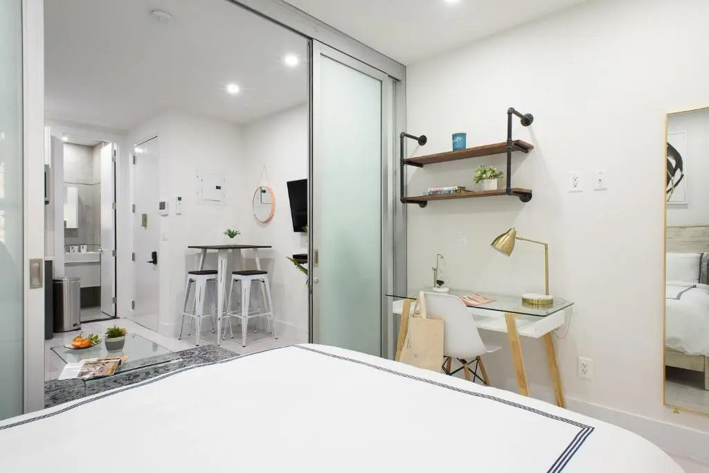 78-3b New Junior 1 BR Prime UES WD in Unit