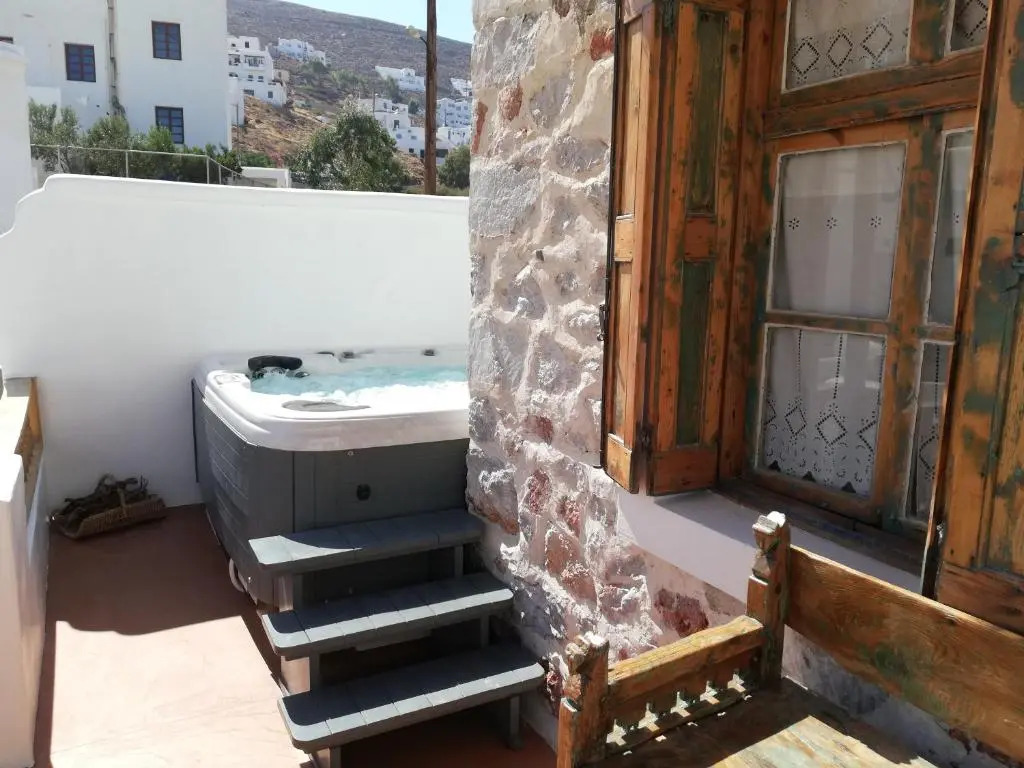 Yalos House