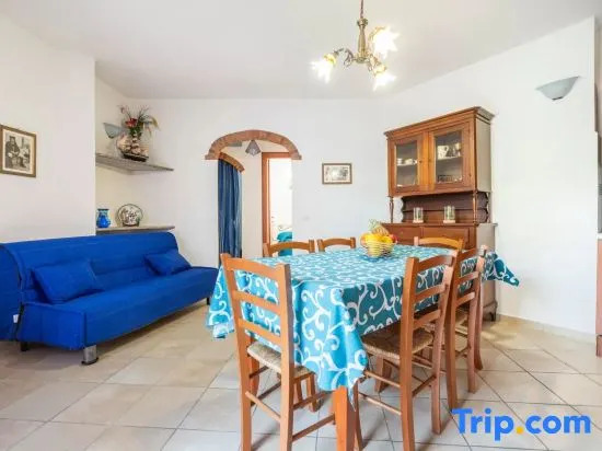 Cozy Veranda Retreat Near Budoni