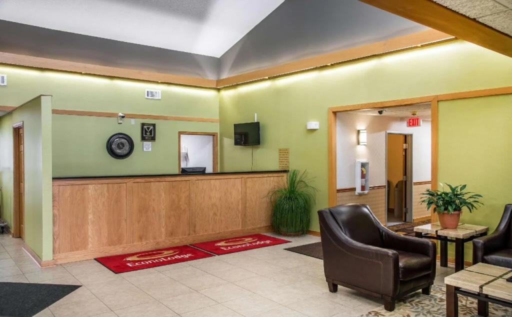 Coratel Inn and Suites By Jasper River Falls