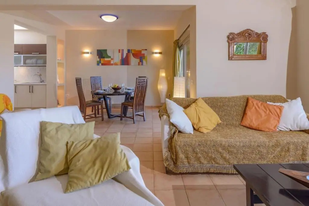 2 Bedroom Villa, Pool, Sea Views, Agios Nikolaos,