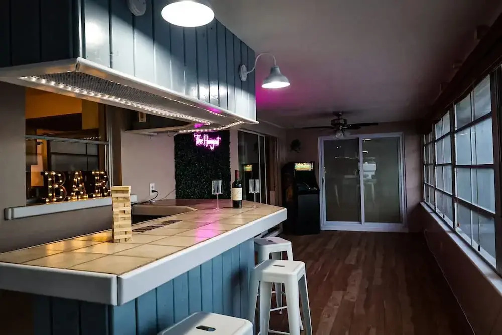 Four Bed Home With Pool Game Room Bar Near Beach