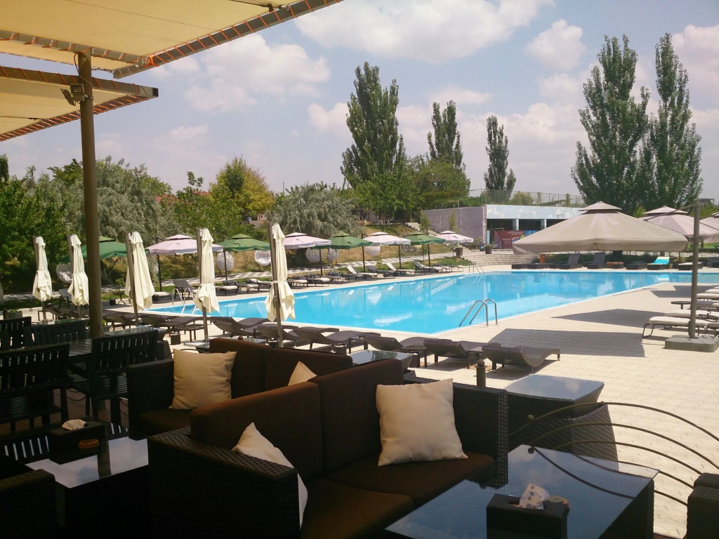 Отель Cross Apartments and Tours