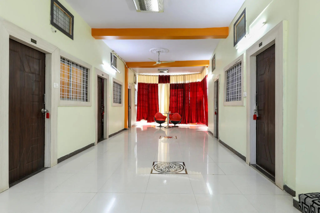 OYO 61069 Hotel Shree N Palace