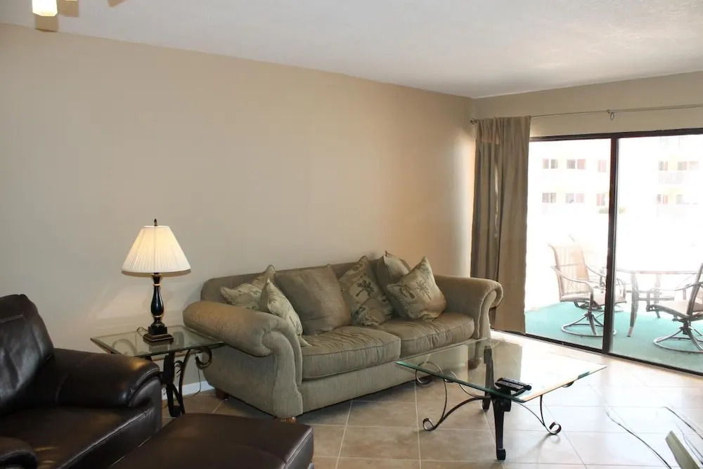 Beach Palms- Unit 102