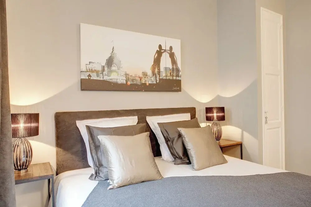 Paris Blanc Manteau Residence