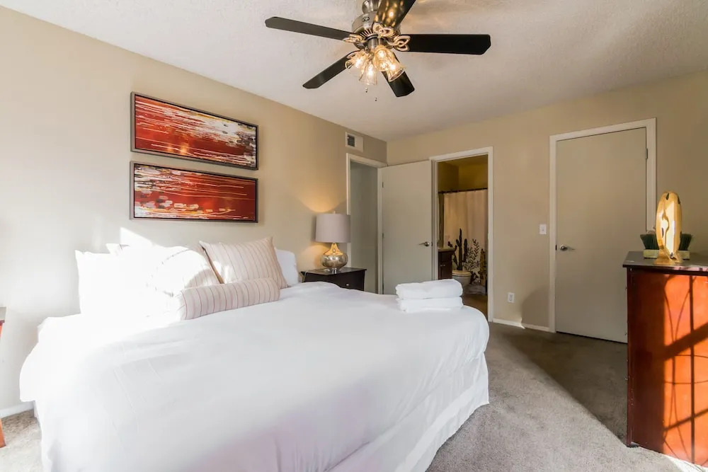 The Luxe Suites of Tempe - Pool - Fitness Center
