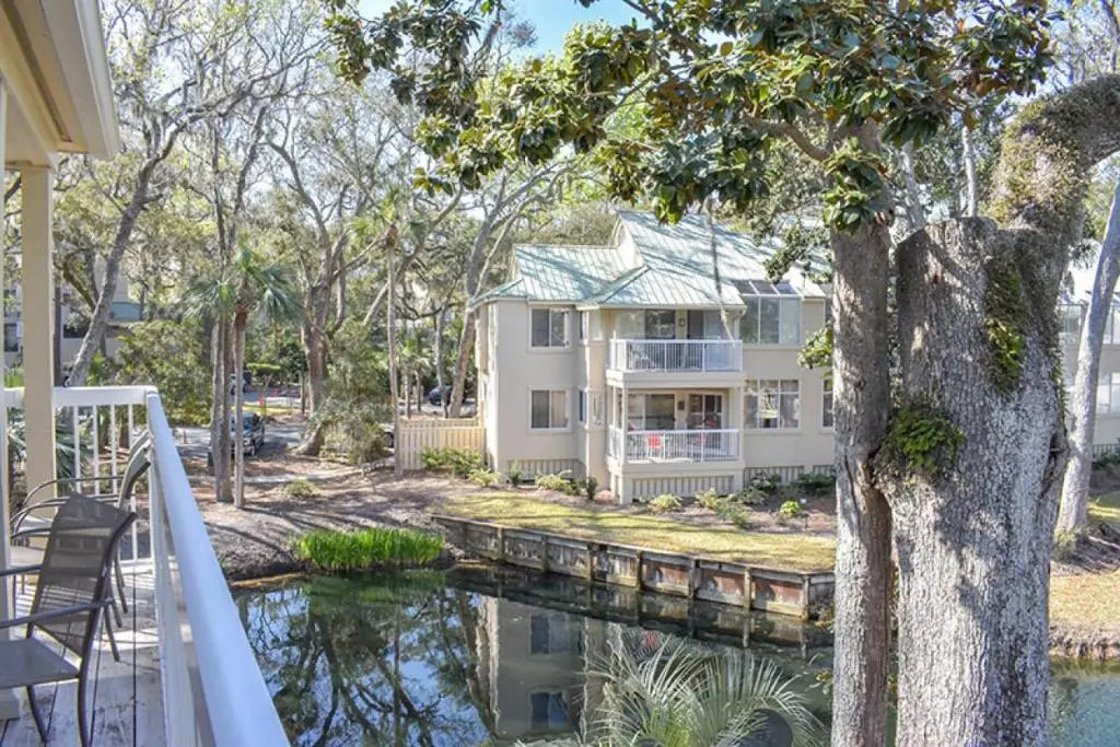 701 Barrington Park