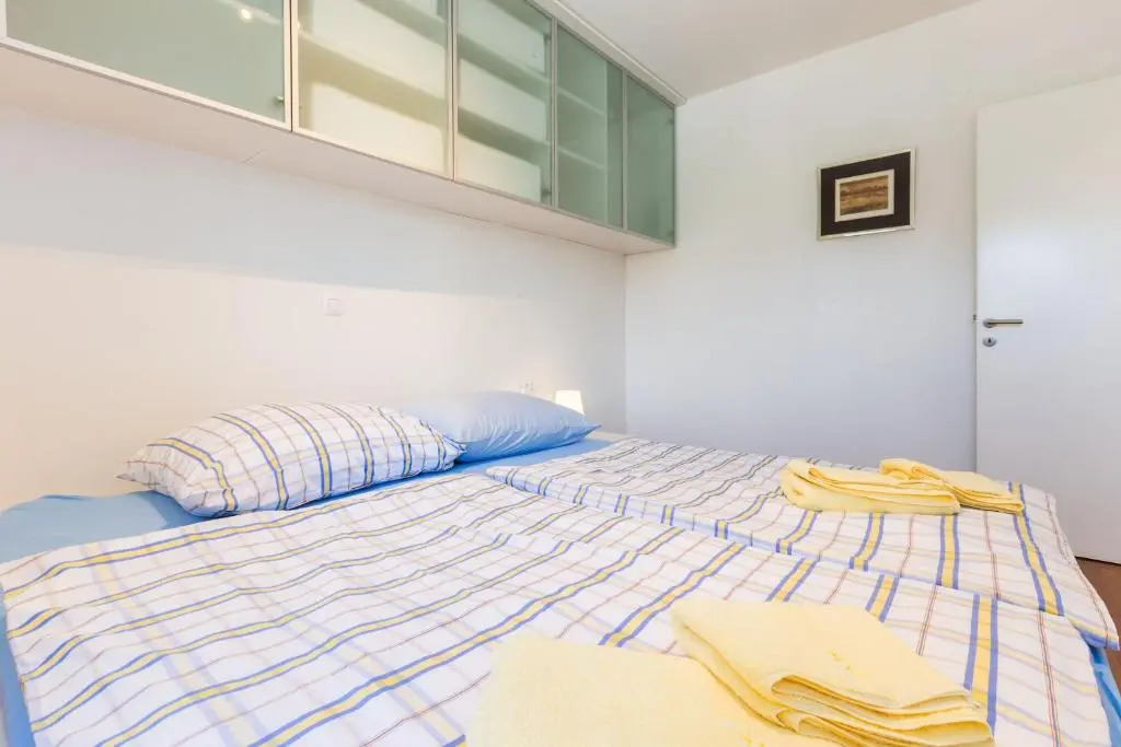 Hoplite 2BR apartment near centre