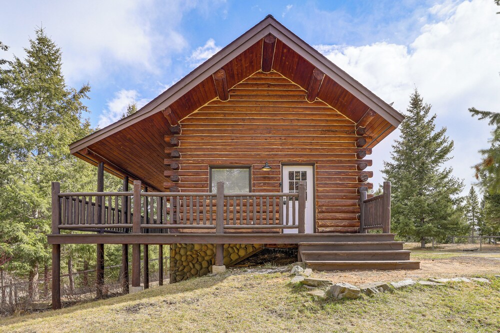 Wild Adventures in Eureka! Amish-crafted Cabin