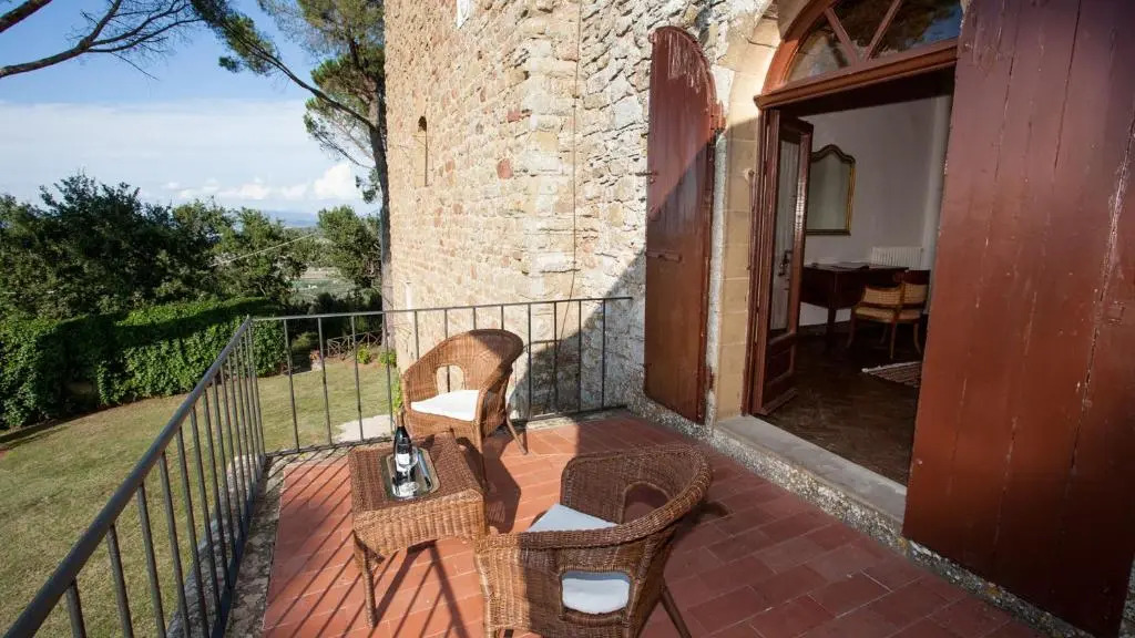 TORRE DI PACIANO 10&2, Emma Villas
