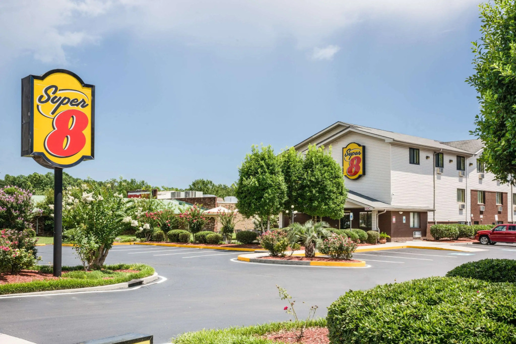 Coastal Inn & Suites