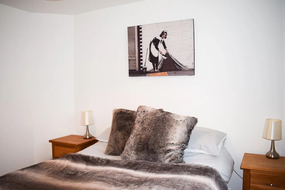 Modern 2 Bedroom Property With Balcony