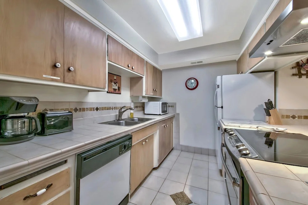 Irving's Bavarian Ge  1139hb 3 Bedroom Condo