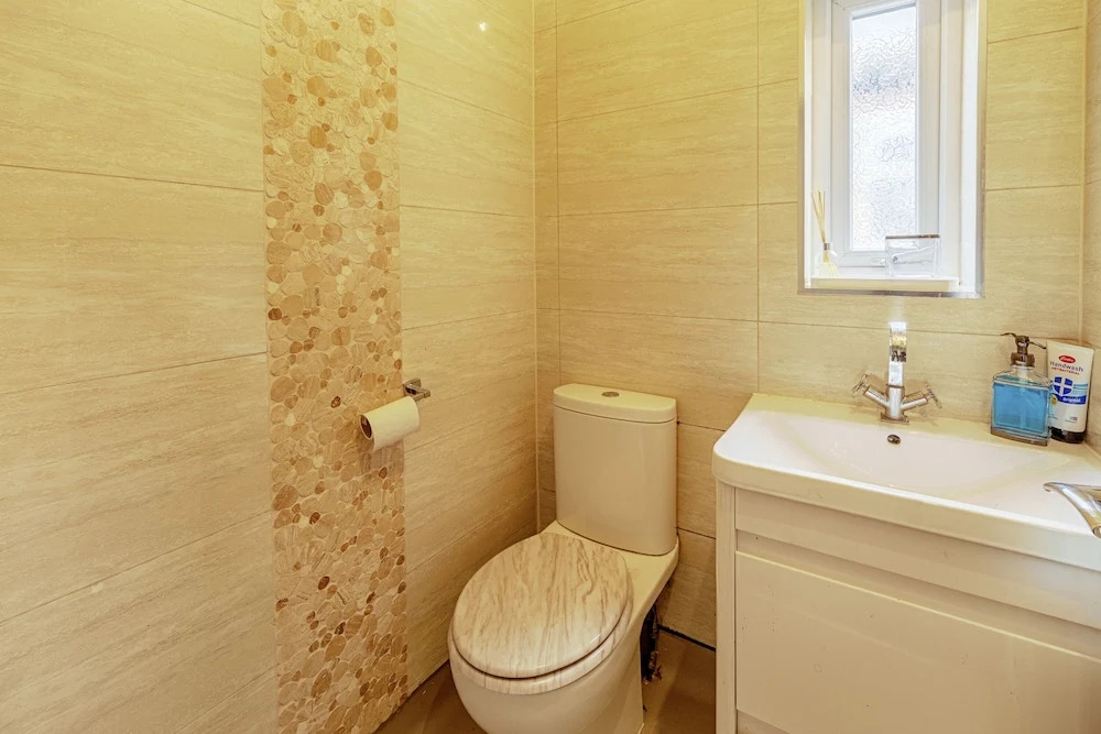 Charming 5-bed House in Birmingham