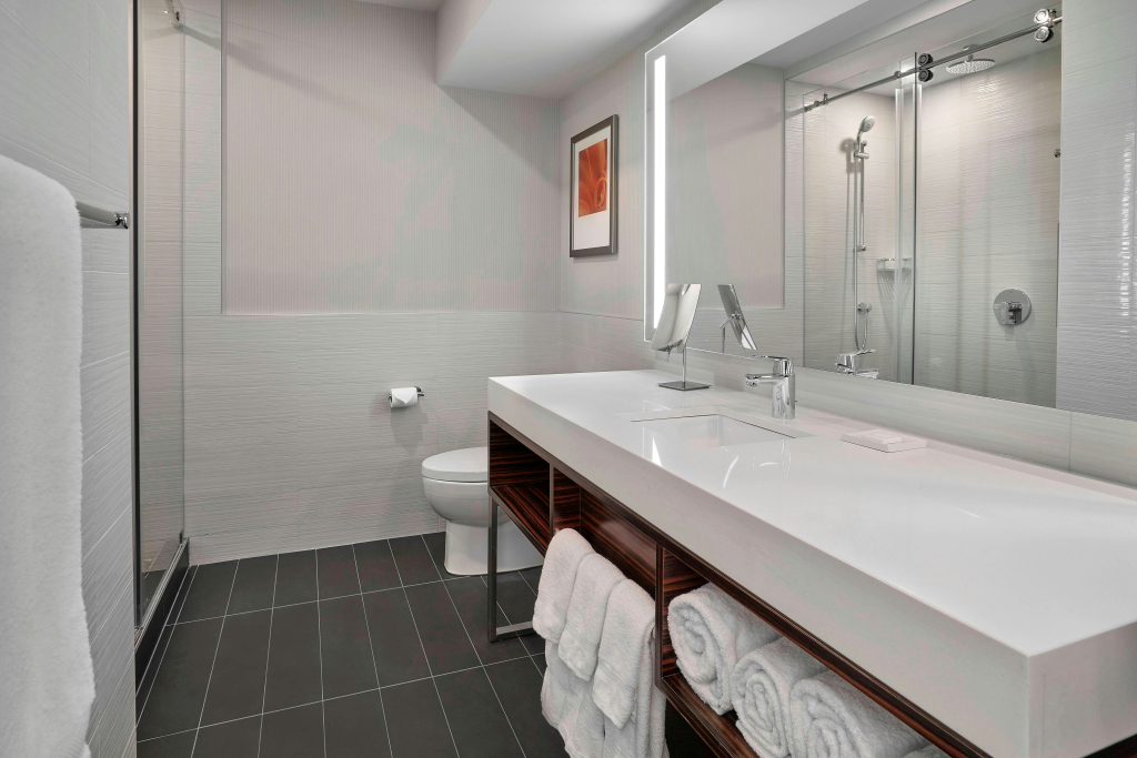 Delta Hotels by Marriott Edmonton Centre Suites