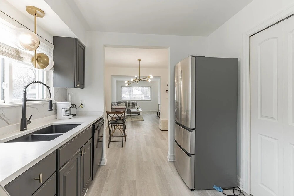 Beautiful Romantic 2 Bedroom House in the City Close to Restaurants and Bars 2 Home by Redawning