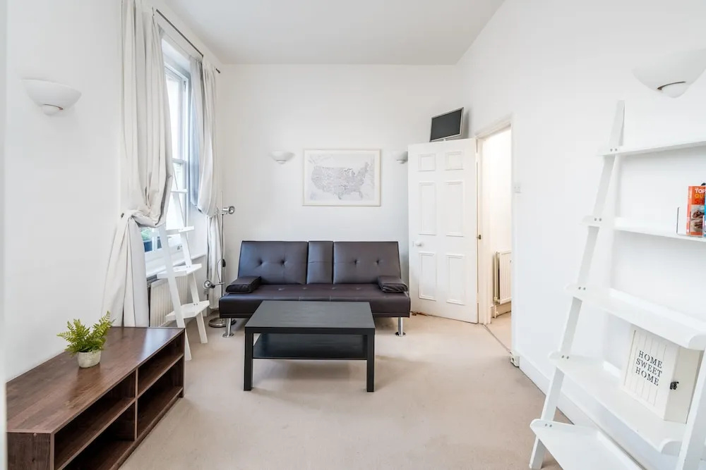 Elegant flat for 4, Moments from Gloucester Rd